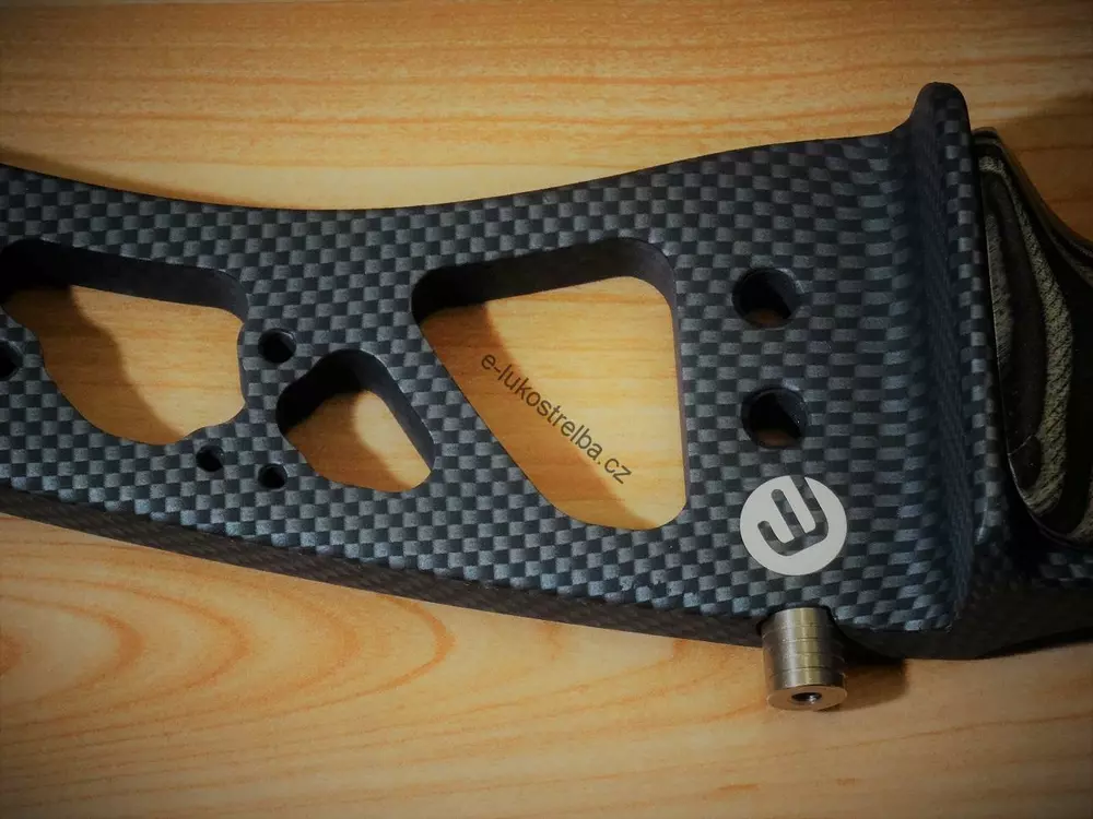 Kinetic Arios 2 Tactical střed luku ILF 25"